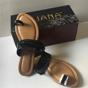 NIB Liliana sandals size 6 Subrina